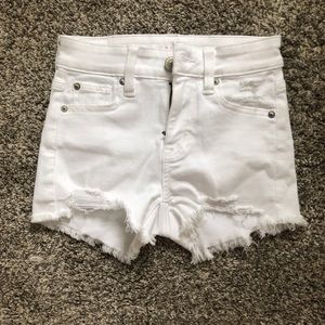 white frayed american eagle jean shorts 🤍